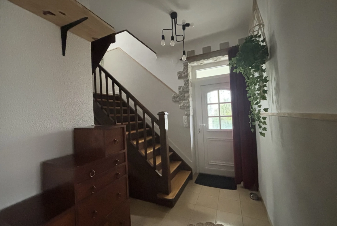 Maison individuelle rénovée à vendre à L'HÔPITAL avec 5 chambres et jardin 