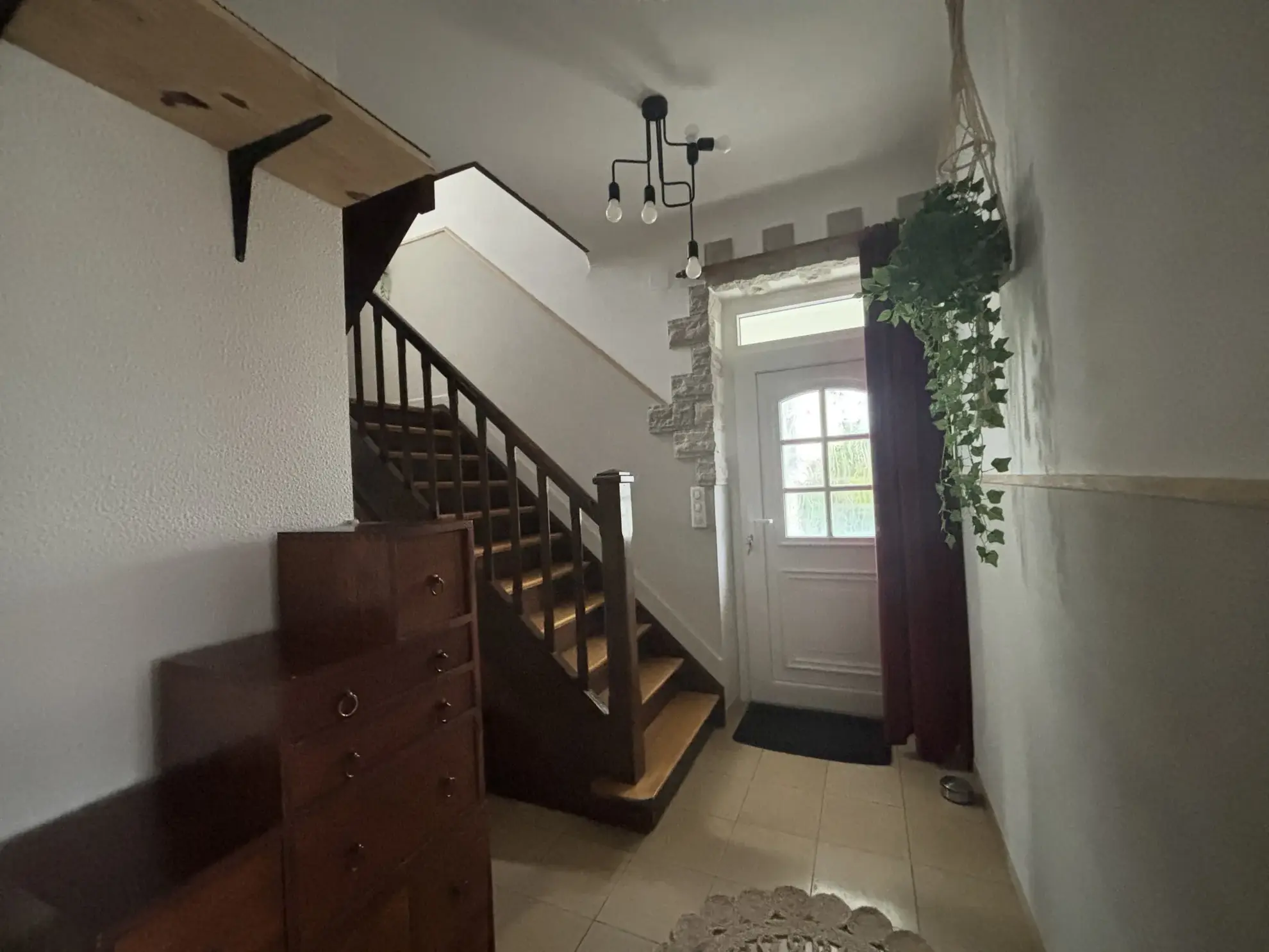 Maison individuelle rénovée à vendre à L'HÔPITAL avec 5 chambres et jardin 