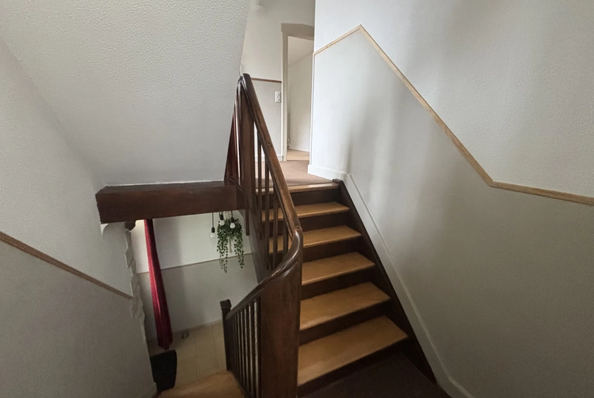 Maison individuelle rénovée à vendre à L'HÔPITAL avec 5 chambres et jardin 