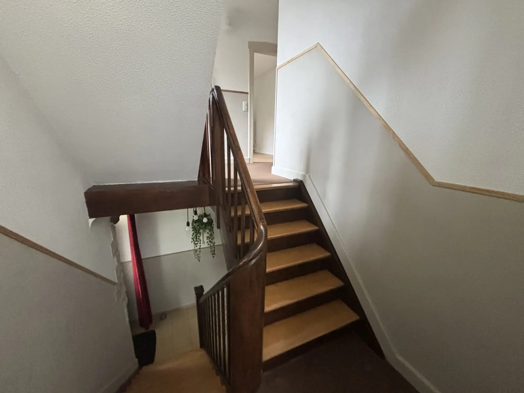 Maison individuelle rénovée à vendre à L'HÔPITAL avec 5 chambres et jardin 