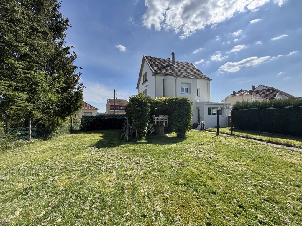 Maison individuelle rénovée à vendre à L'HÔPITAL avec 5 chambres et jardin