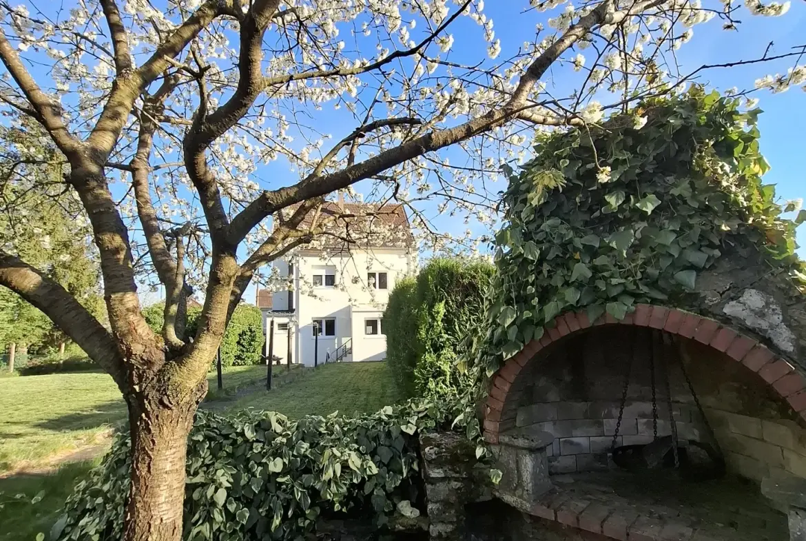 Maison individuelle rénovée à vendre à L'HÔPITAL avec 5 chambres et jardin 