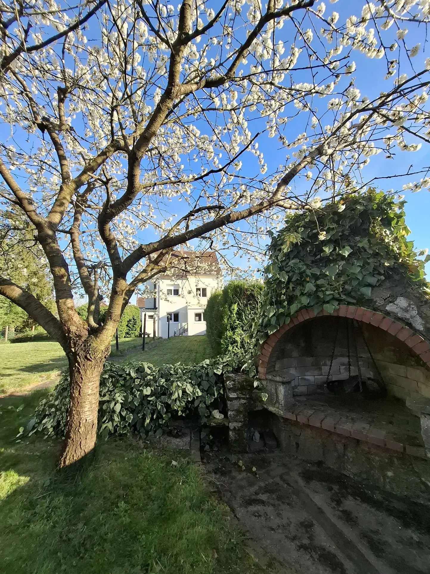 Maison individuelle rénovée à vendre à L'HÔPITAL avec 5 chambres et jardin 