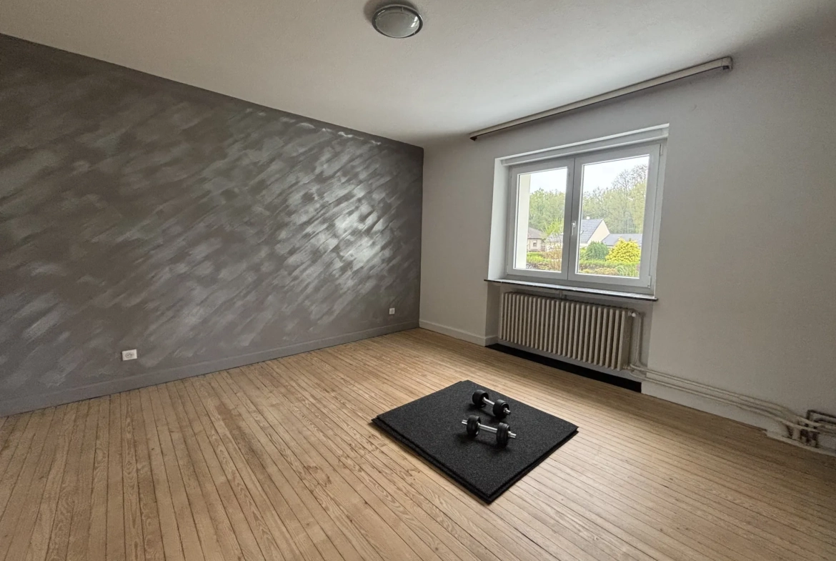 Maison individuelle rénovée à vendre à L'HÔPITAL avec 5 chambres et jardin 