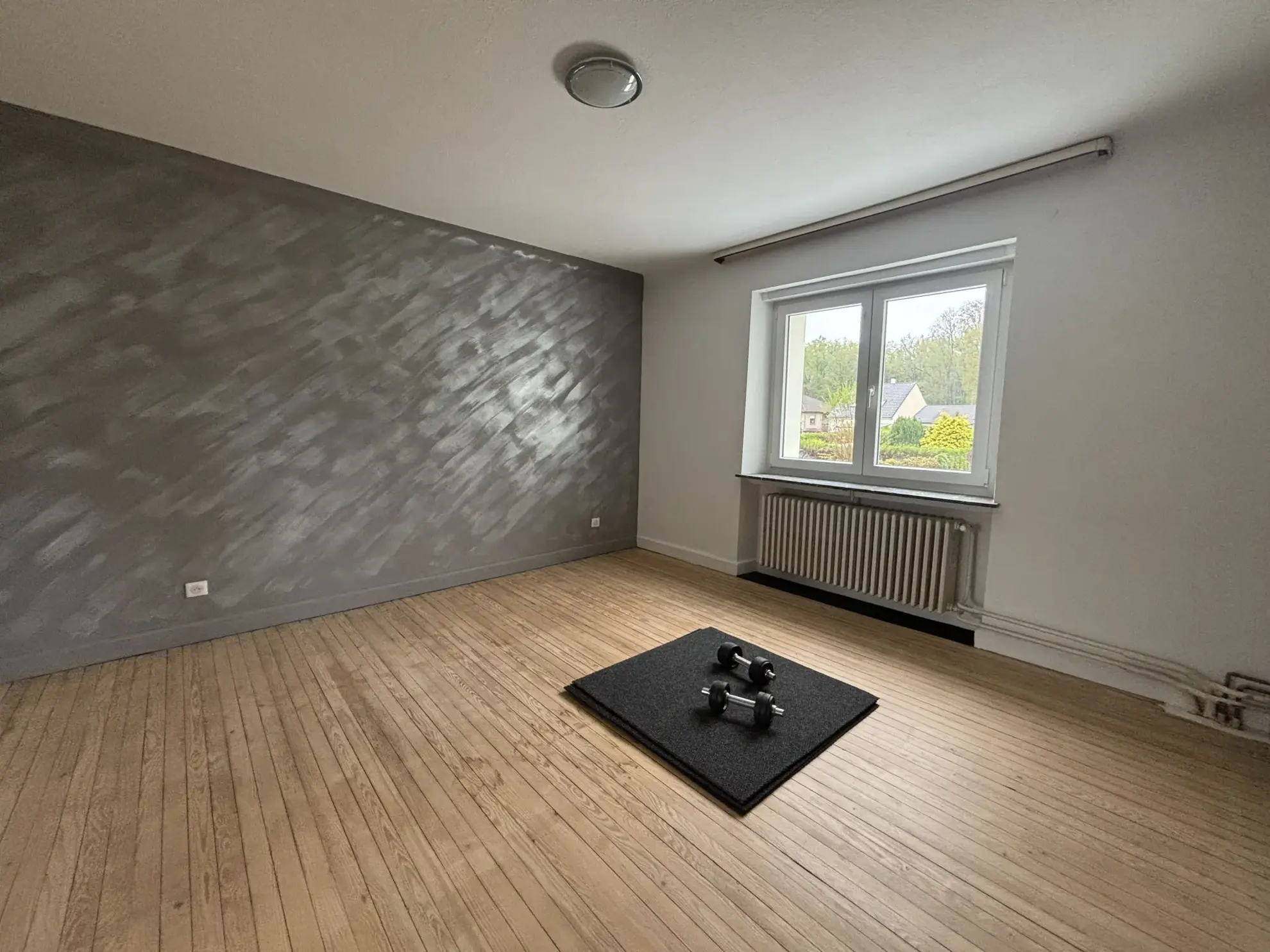 Maison individuelle rénovée à vendre à L'HÔPITAL avec 5 chambres et jardin 