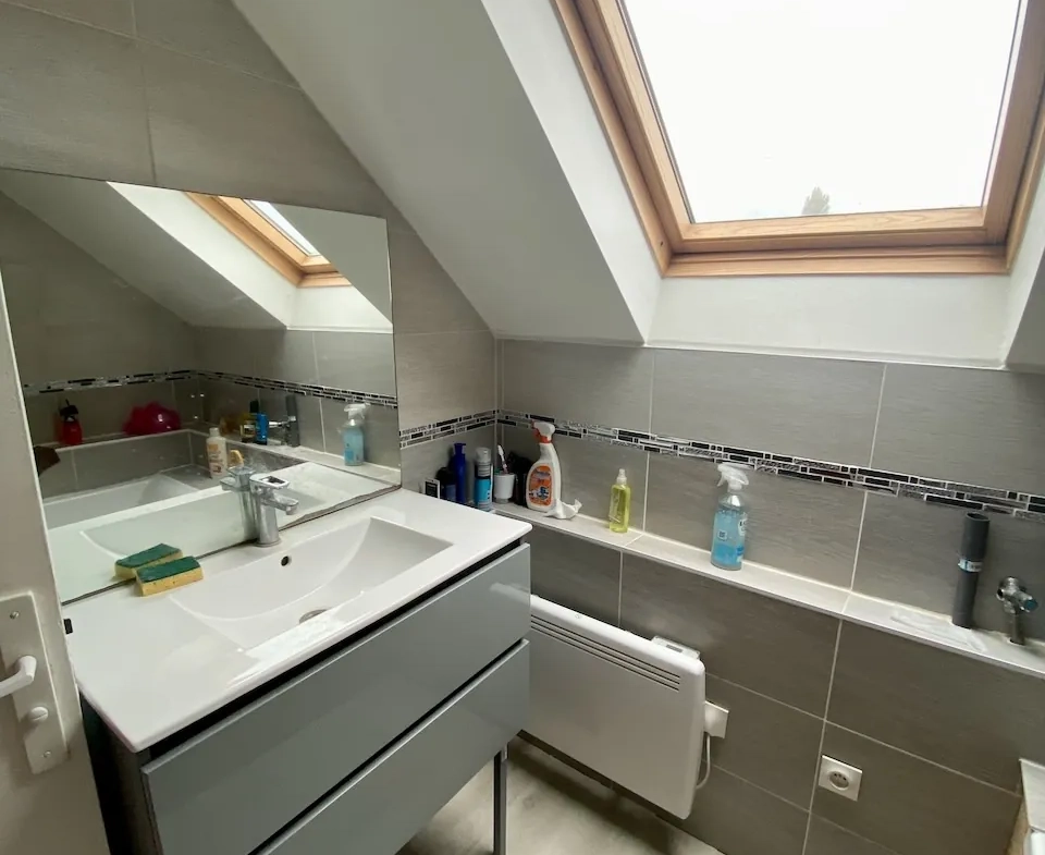 Charmante maison semi-individuelle avec studio à Maubeuge - 4 chambres, terrain, parking 