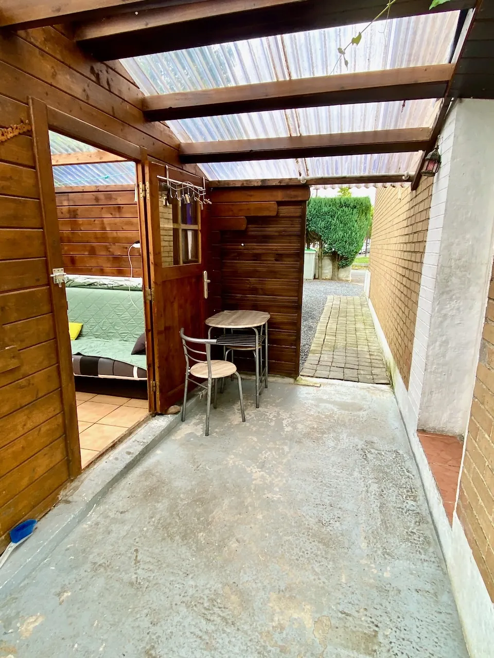 Charmante maison semi-individuelle avec studio à Maubeuge - 4 chambres, terrain, parking 