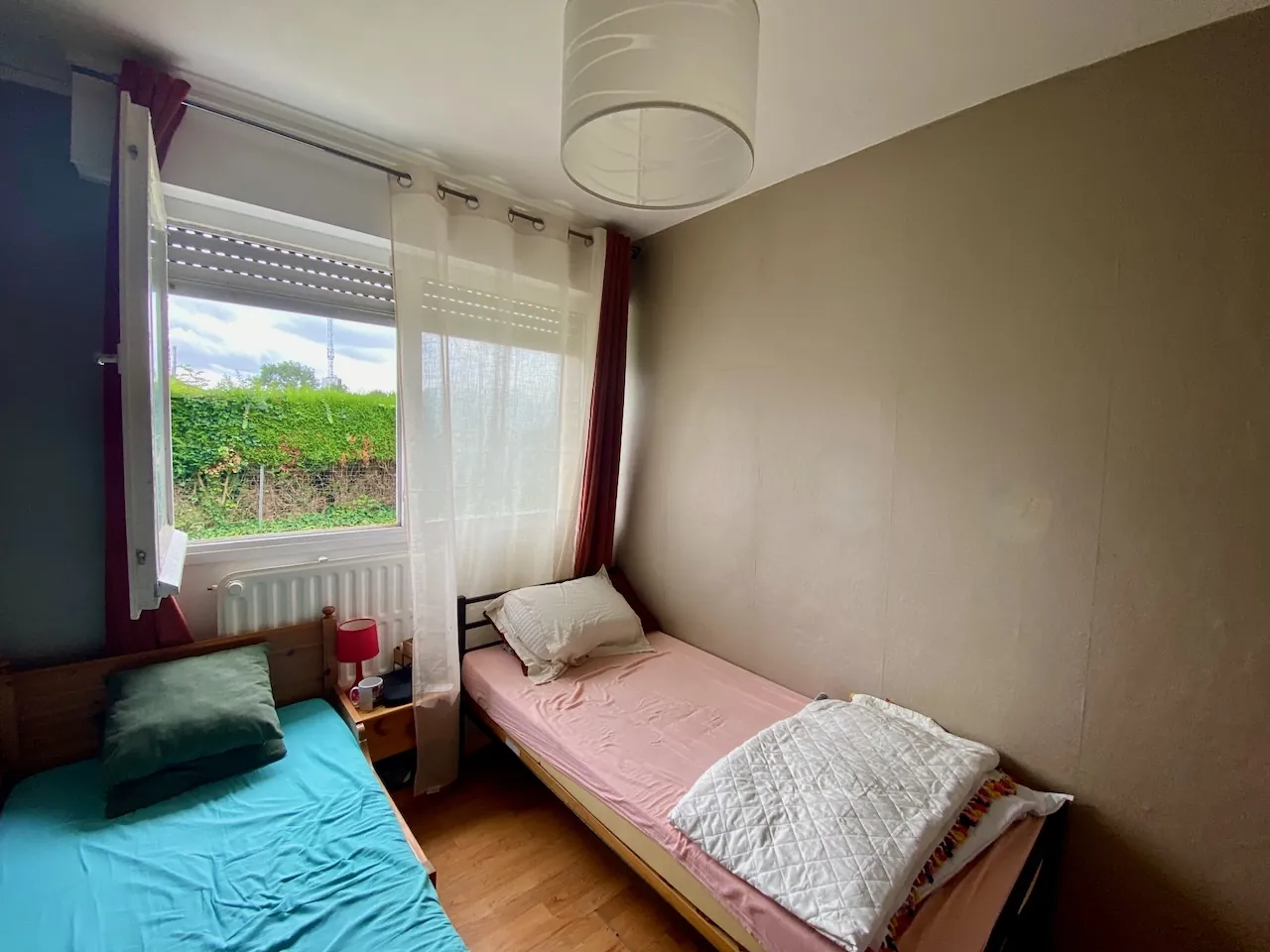 Charmante maison semi-individuelle avec studio à Maubeuge - 4 chambres, terrain, parking 