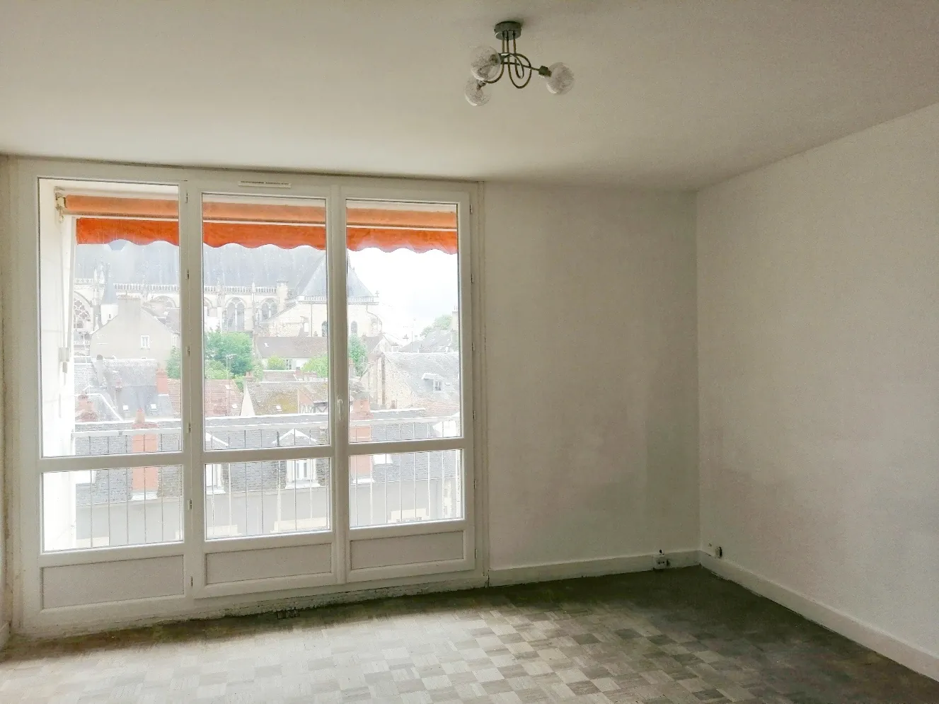Appartement T3 à Nevers Centre avec Balcon et Cave 