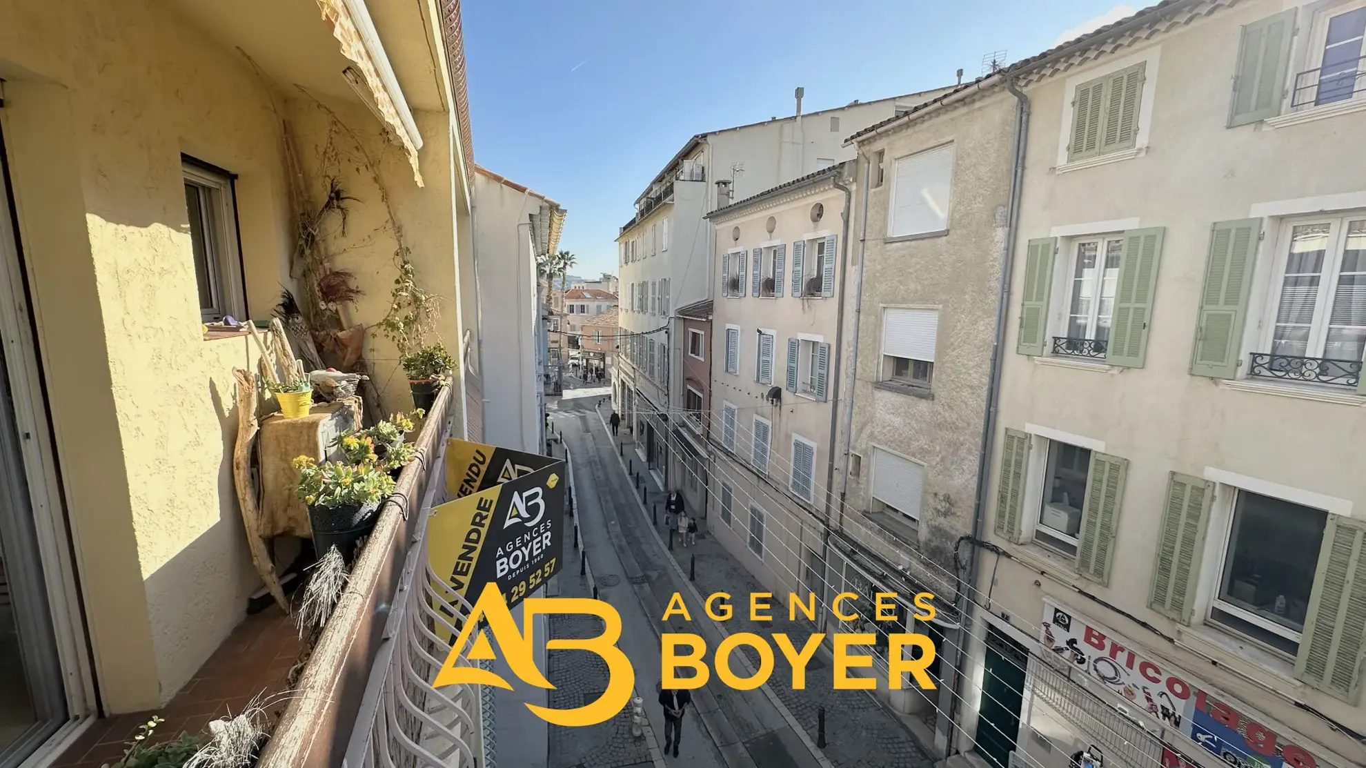 Vente d’un studio lumineux avec terrasse au centre de Bandol 