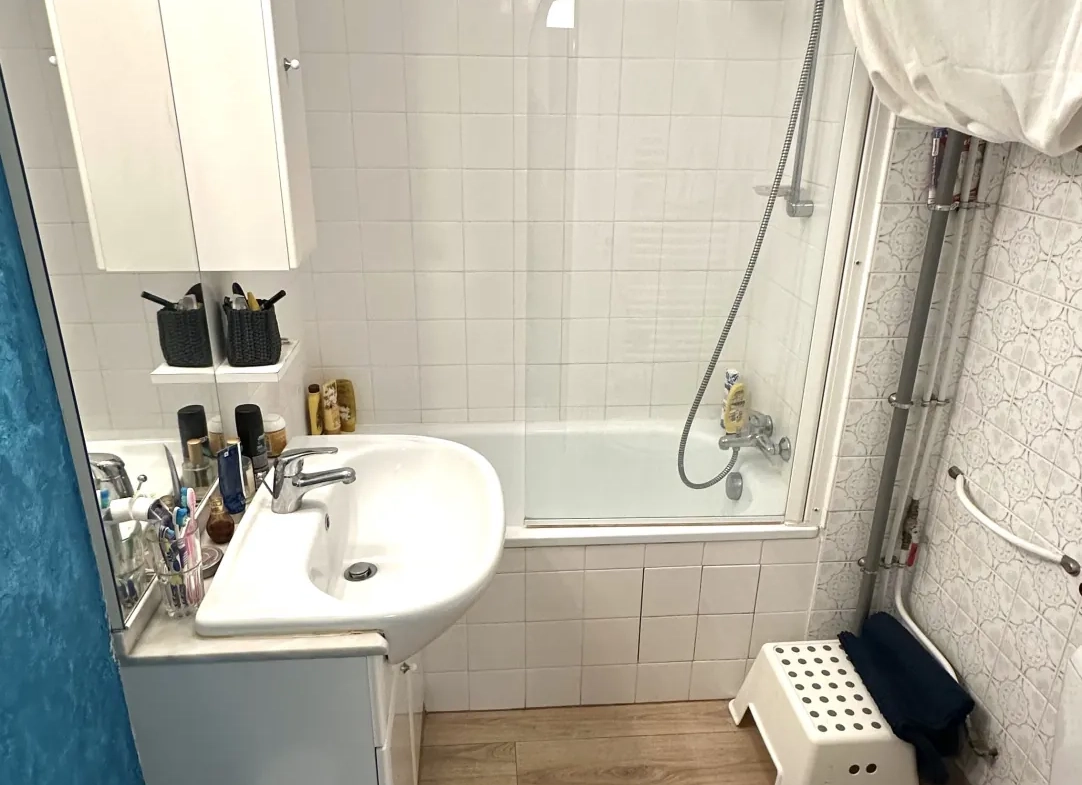Vente d’un studio lumineux avec terrasse au centre de Bandol 
