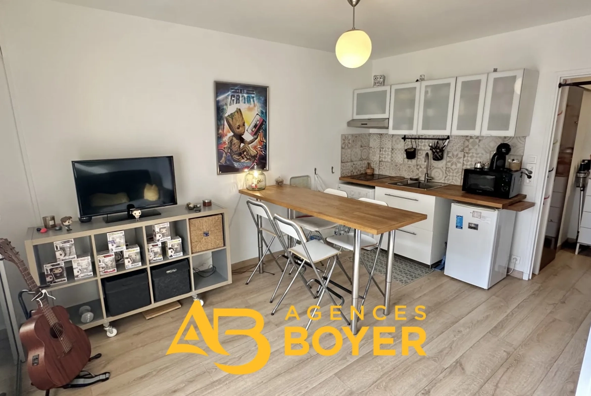 Vente d’un studio lumineux avec terrasse au centre de Bandol 