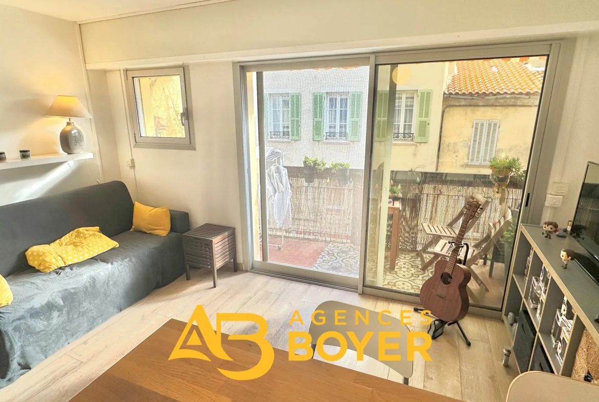 Vente d’un studio lumineux avec terrasse au centre de Bandol 