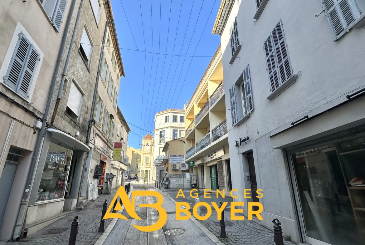 Vente d’un studio lumineux avec terrasse au centre de Bandol 
