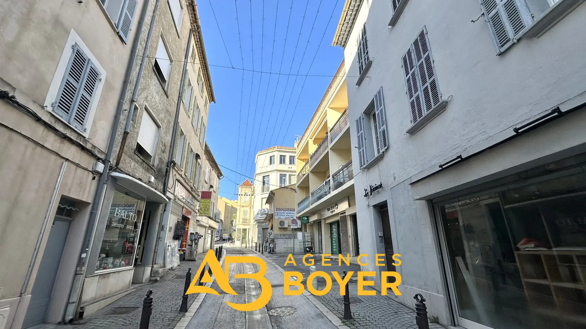 Vente d’un studio lumineux avec terrasse au centre de Bandol 