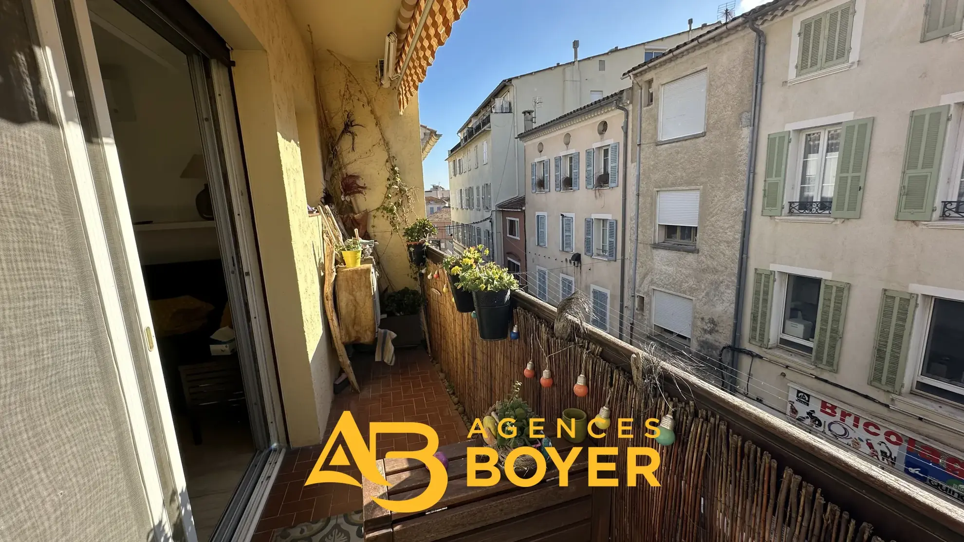 Vente d’un studio lumineux avec terrasse au centre de Bandol 