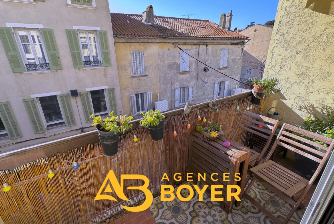 Vente d’un studio lumineux avec terrasse au centre de Bandol 