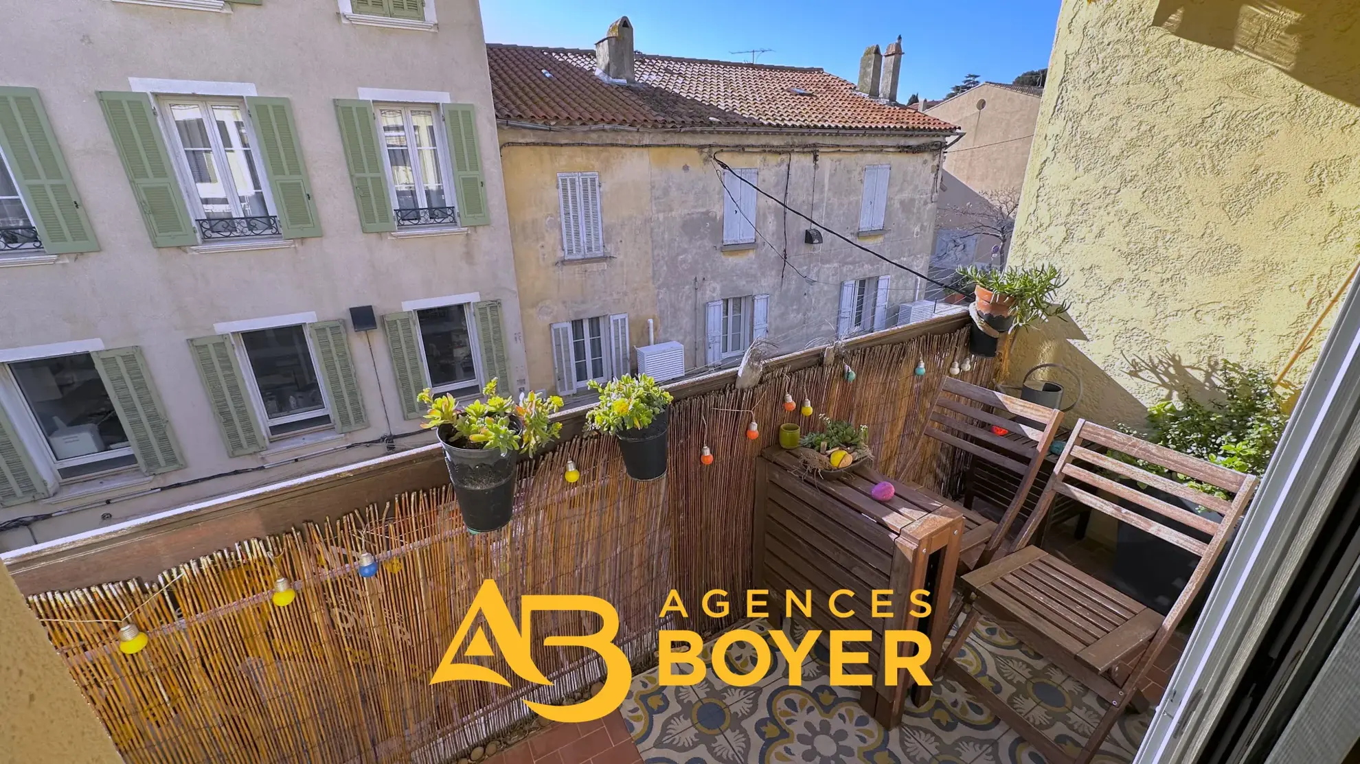 Vente d’un studio lumineux avec terrasse au centre de Bandol 