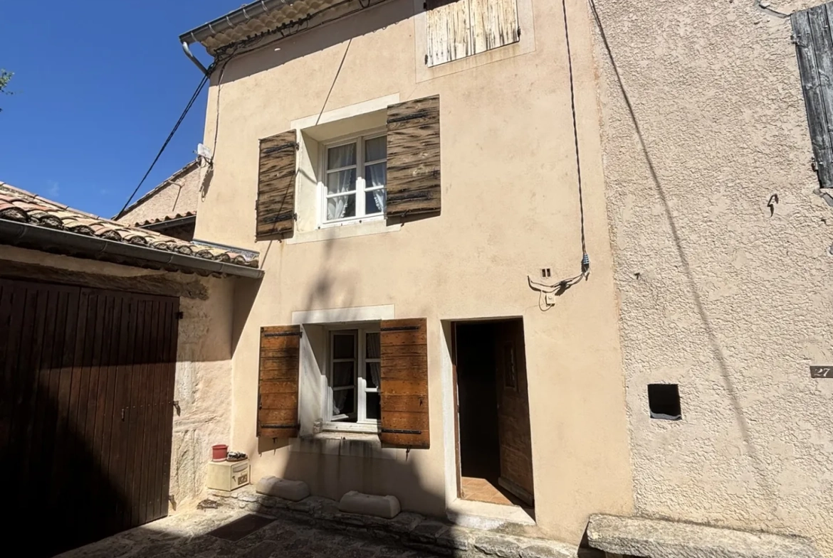 Maison de village à rénover avec terrasse dans le Barroux - Belle vue dégagée 