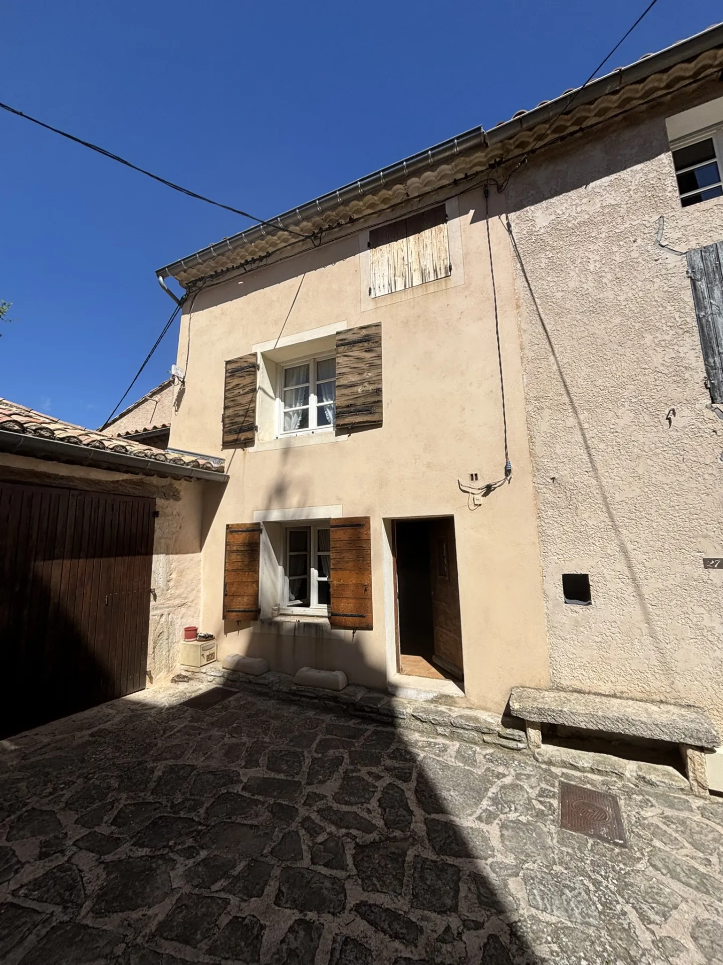 Maison de village à rénover avec terrasse dans le Barroux - Belle vue dégagée 