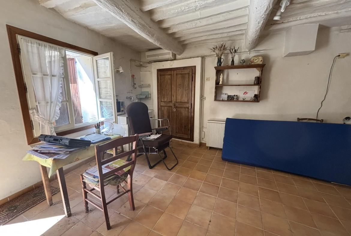 Maison de village à rénover avec terrasse dans le Barroux - Belle vue dégagée 