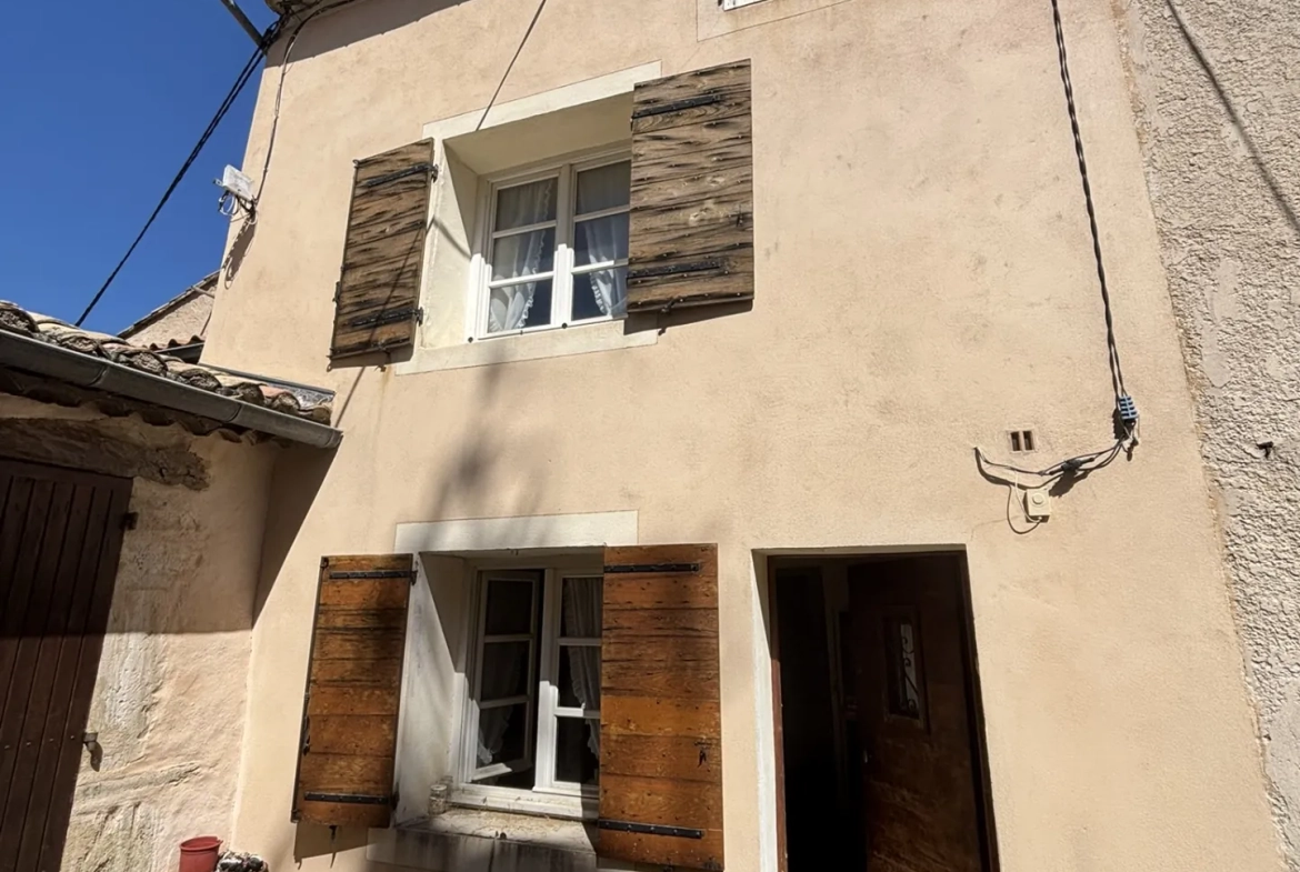 Maison de village à rénover avec terrasse dans le Barroux - Belle vue dégagée 