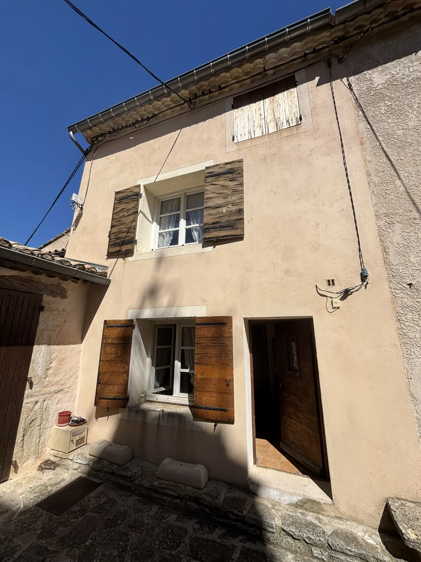 Maison de village à rénover avec terrasse dans le Barroux - Belle vue dégagée 
