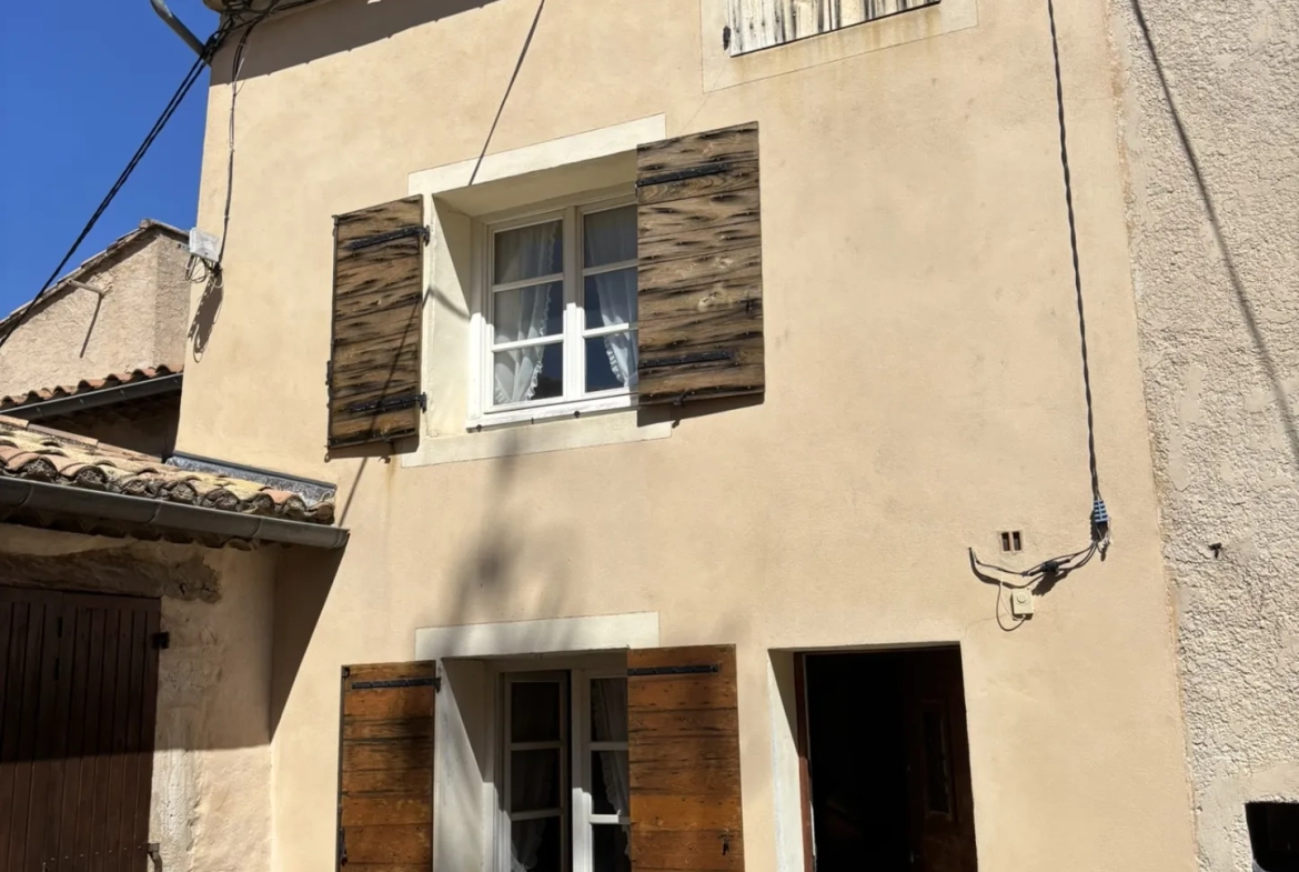 Maison de village à rénover avec terrasse dans le Barroux - Belle vue dégagée 