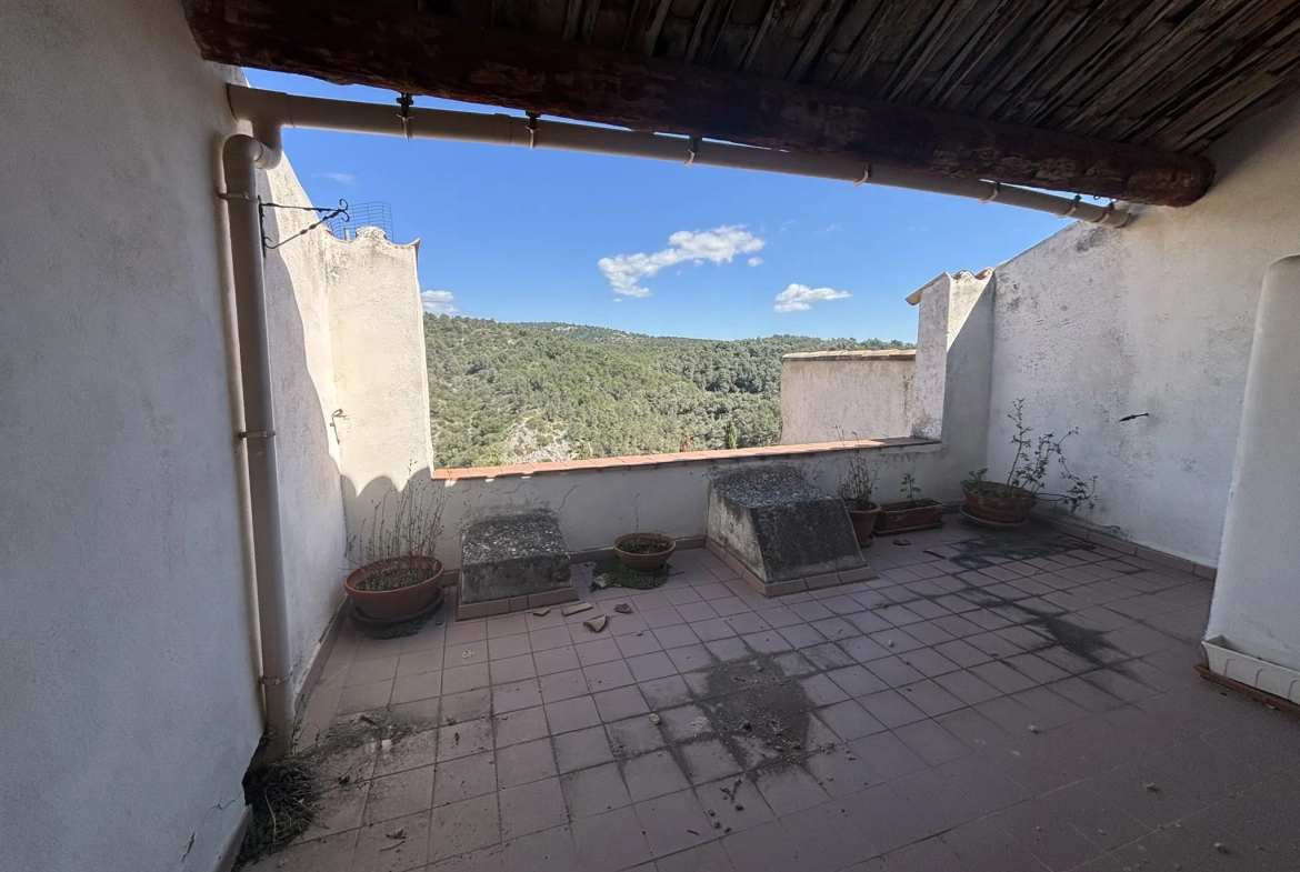 Maison de village à rénover avec terrasse dans le Barroux - Belle vue dégagée 