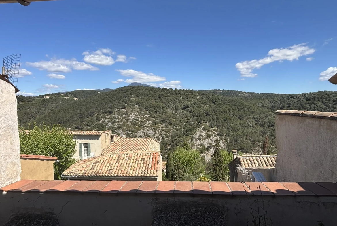 Maison de village à rénover avec terrasse dans le Barroux - Belle vue dégagée 