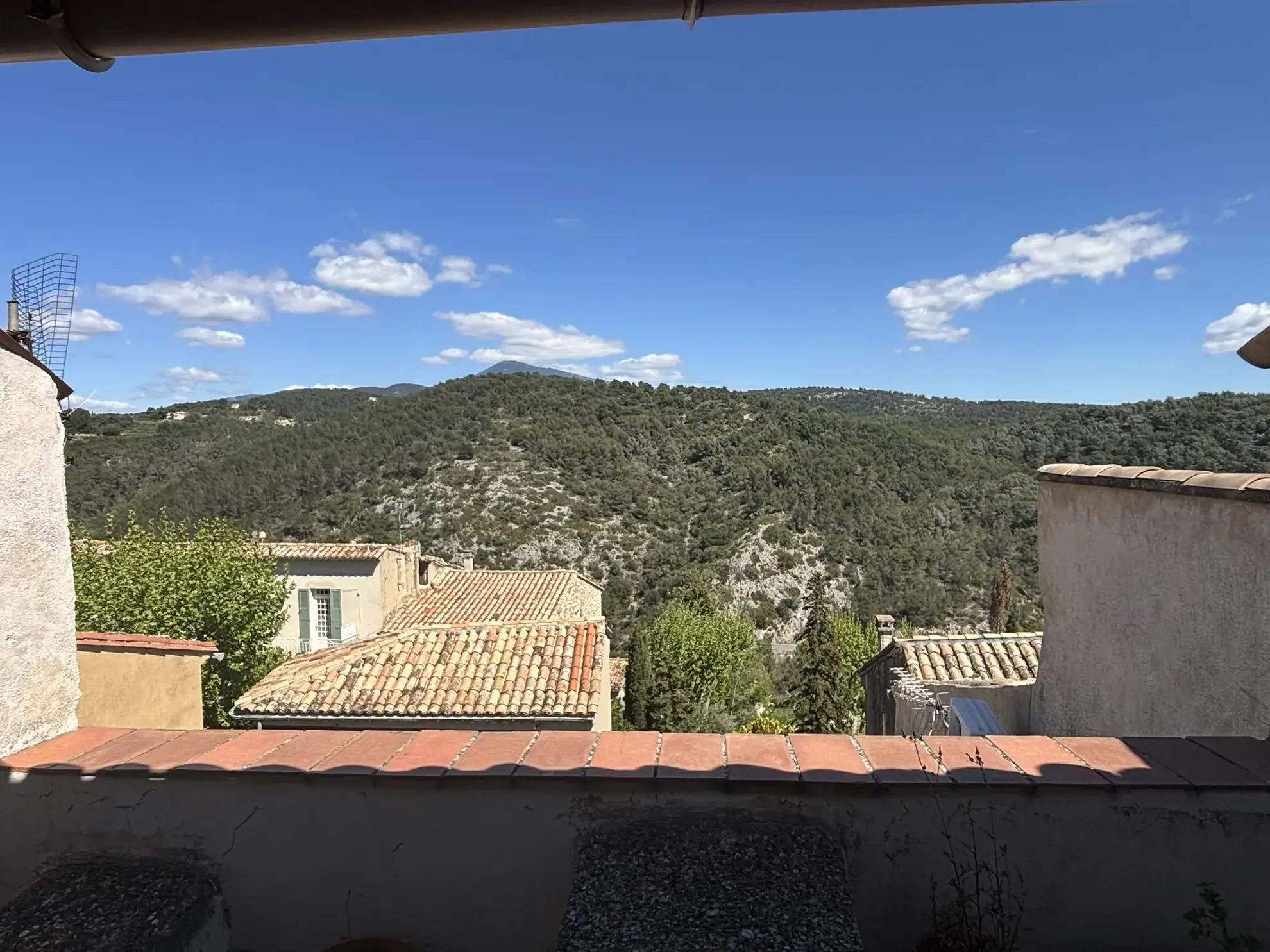 Maison de village à rénover avec terrasse dans le Barroux - Belle vue dégagée 