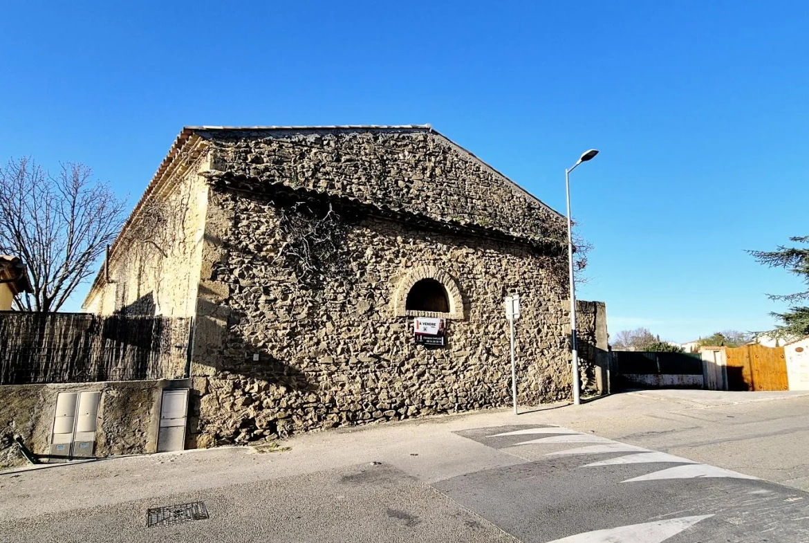 À vendre : Grande grange à Beauvoisin de 80m² avec potentiel d'aménagement 