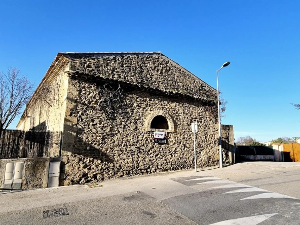 À vendre : Grande grange à Beauvoisin de 80m² avec potentiel d'aménagement