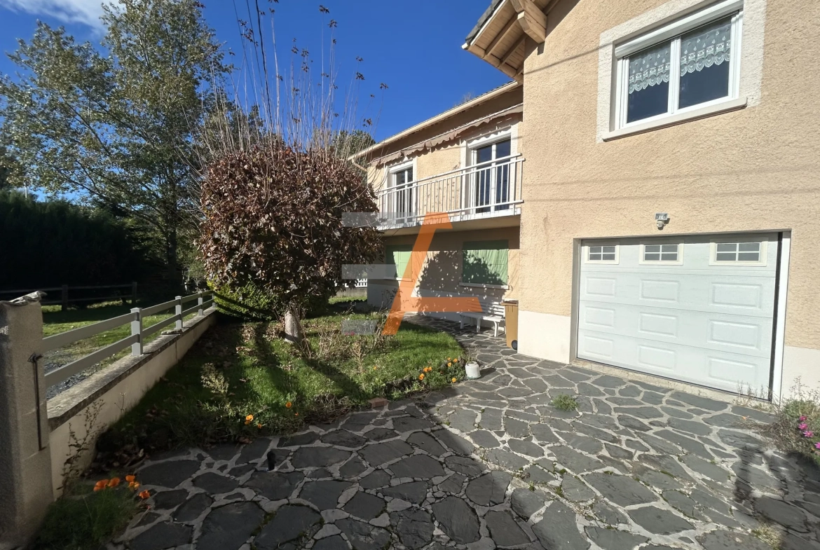 Villa 1975 avec vue dégagée à Saint-Julien-Chapteuil – 175 m², 4 chambres 