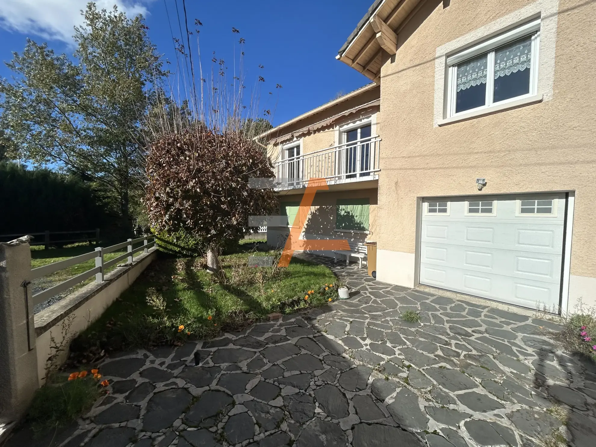 Villa 1975 avec vue dégagée à Saint-Julien-Chapteuil – 175 m², 4 chambres 