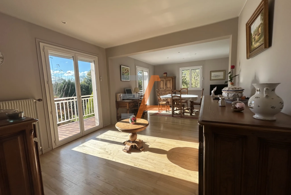 Villa 1975 avec vue dégagée à Saint-Julien-Chapteuil – 175 m², 4 chambres 