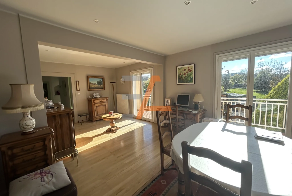 Villa 1975 avec vue dégagée à Saint-Julien-Chapteuil – 175 m², 4 chambres 
