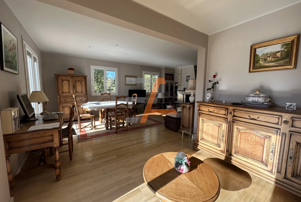 Villa 1975 avec vue dégagée à Saint-Julien-Chapteuil – 175 m², 4 chambres 