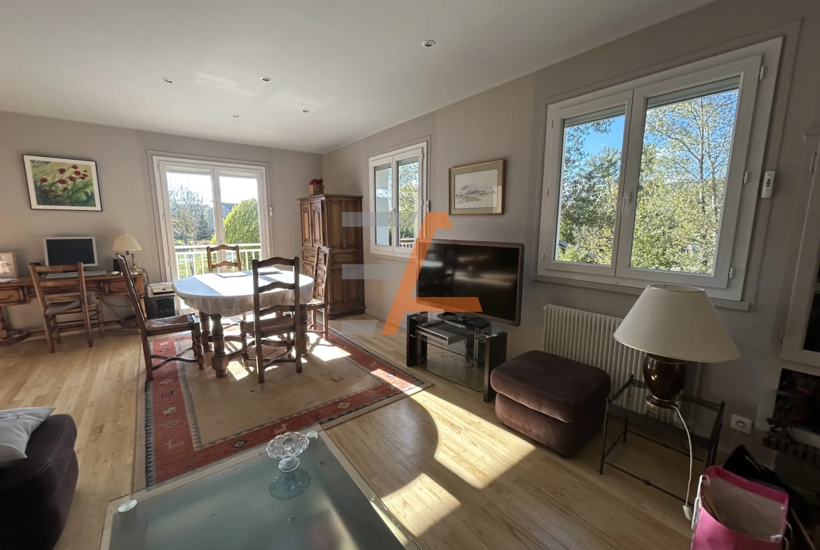 Villa 1975 avec vue dégagée à Saint-Julien-Chapteuil – 175 m², 4 chambres 