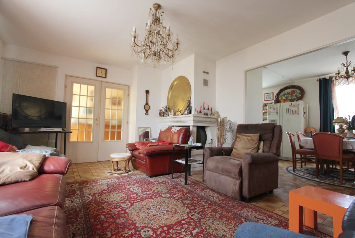 Maison familiale 5 chambres avec jardin et garage à Niort 