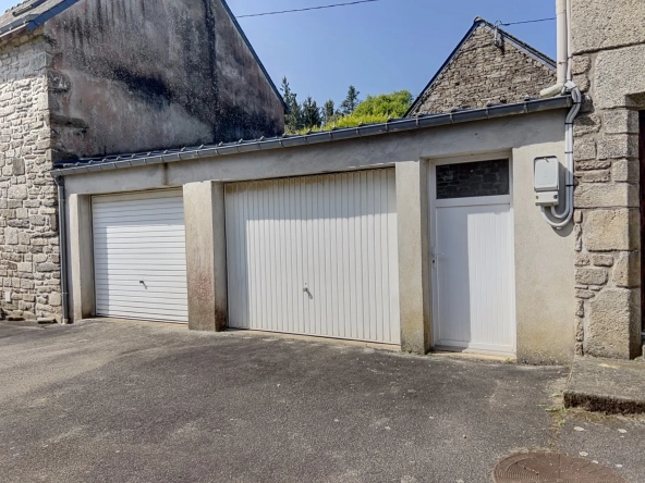 Charmante maison en pierre avec dépendances et grand terrain à Quistinic 