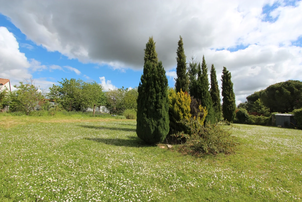 Maison familiale 5 chambres avec jardin et garage à Niort 