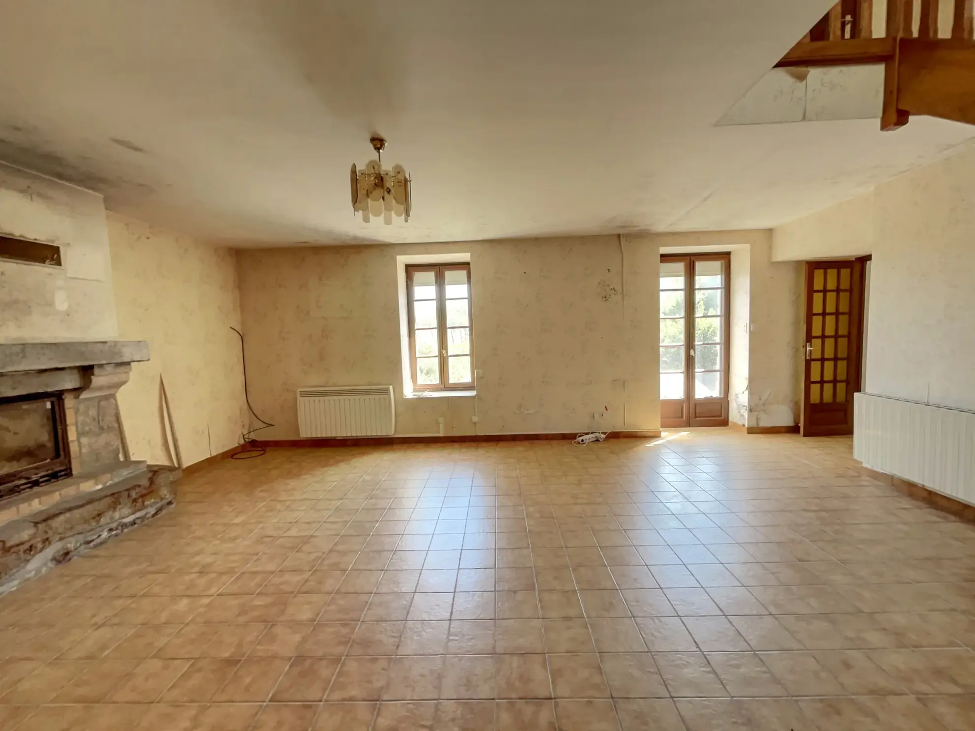 Charmante maison en pierre avec dépendances et grand terrain à Quistinic 