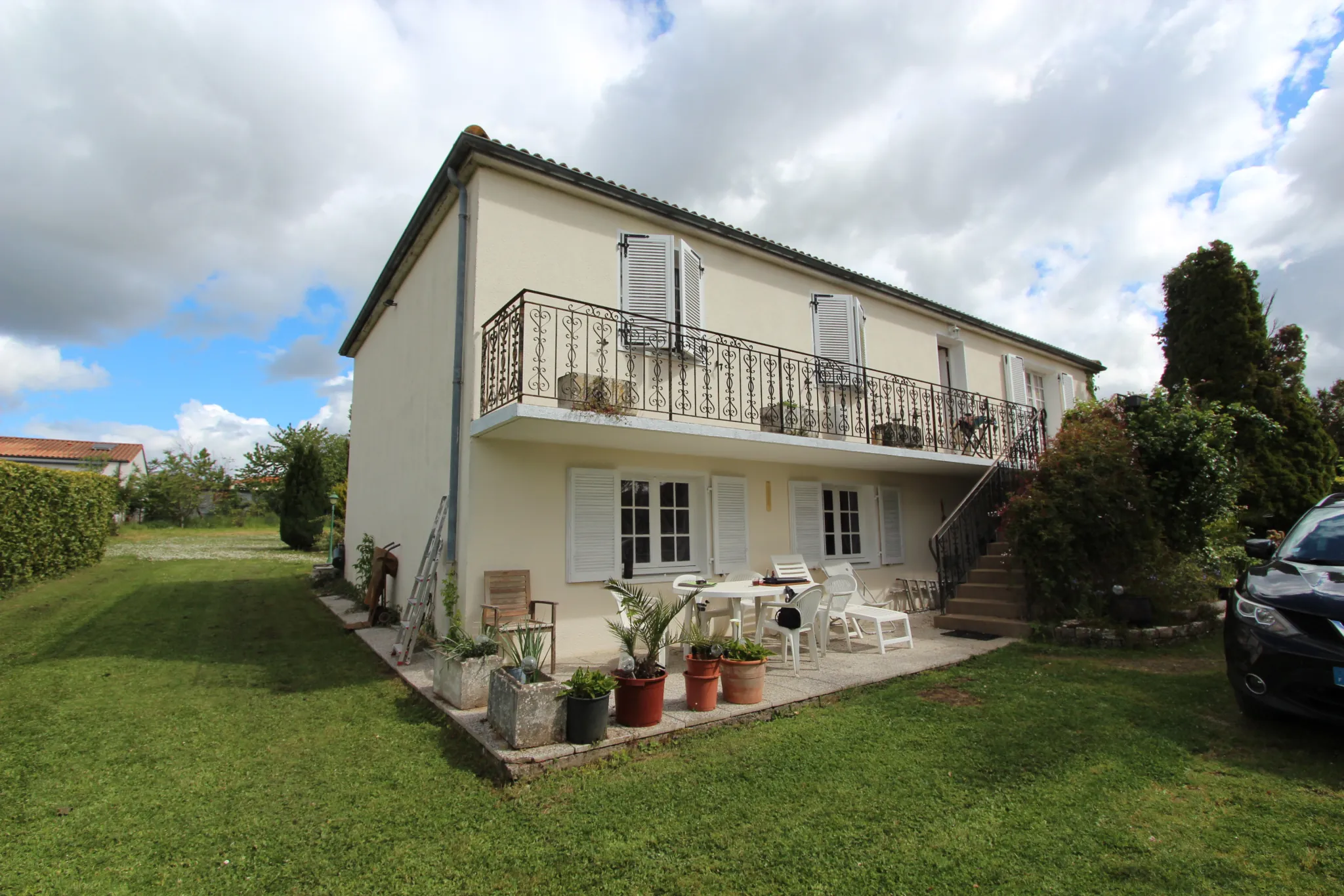 Maison familiale 5 chambres avec jardin et garage à Niort 
