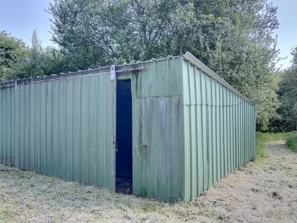 Charmante maison en pierre avec dépendances et grand terrain à Quistinic 
