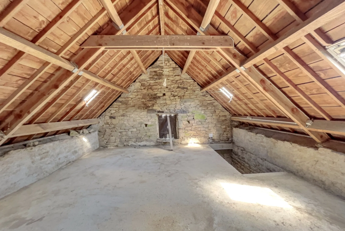 Charmante maison en pierre avec dépendances et grand terrain à Quistinic 
