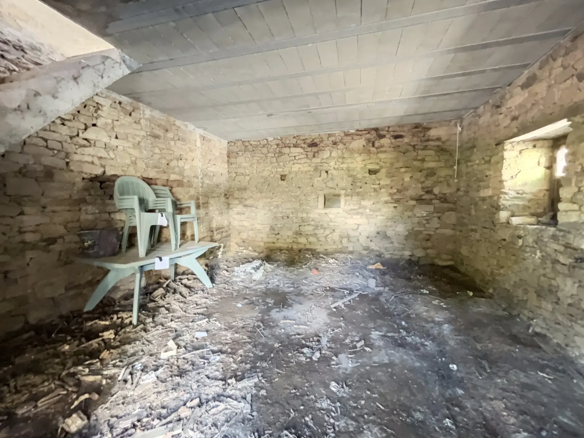 Charmante maison en pierre avec dépendances et grand terrain à Quistinic 