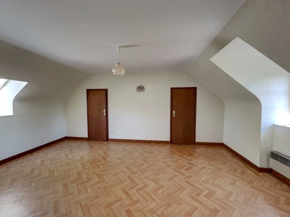 Charmante maison en pierre avec dépendances et grand terrain à Quistinic 