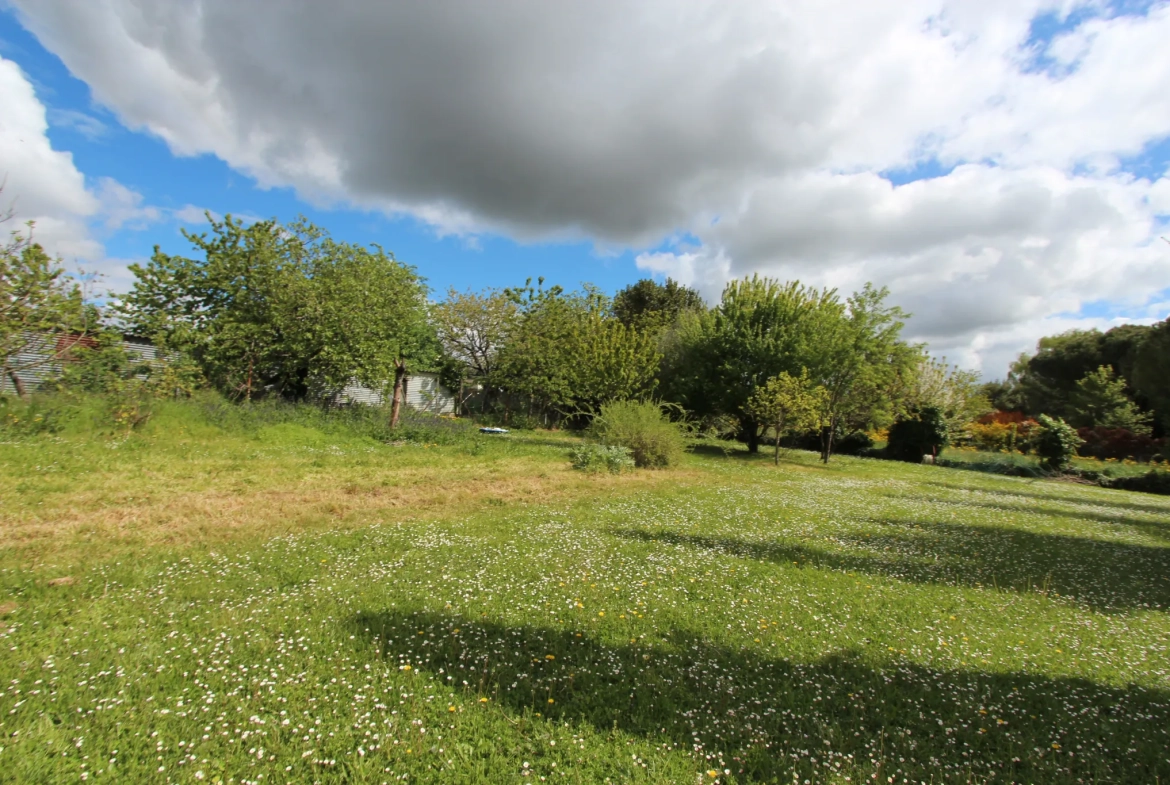 Maison familiale 5 chambres avec jardin et garage à Niort 