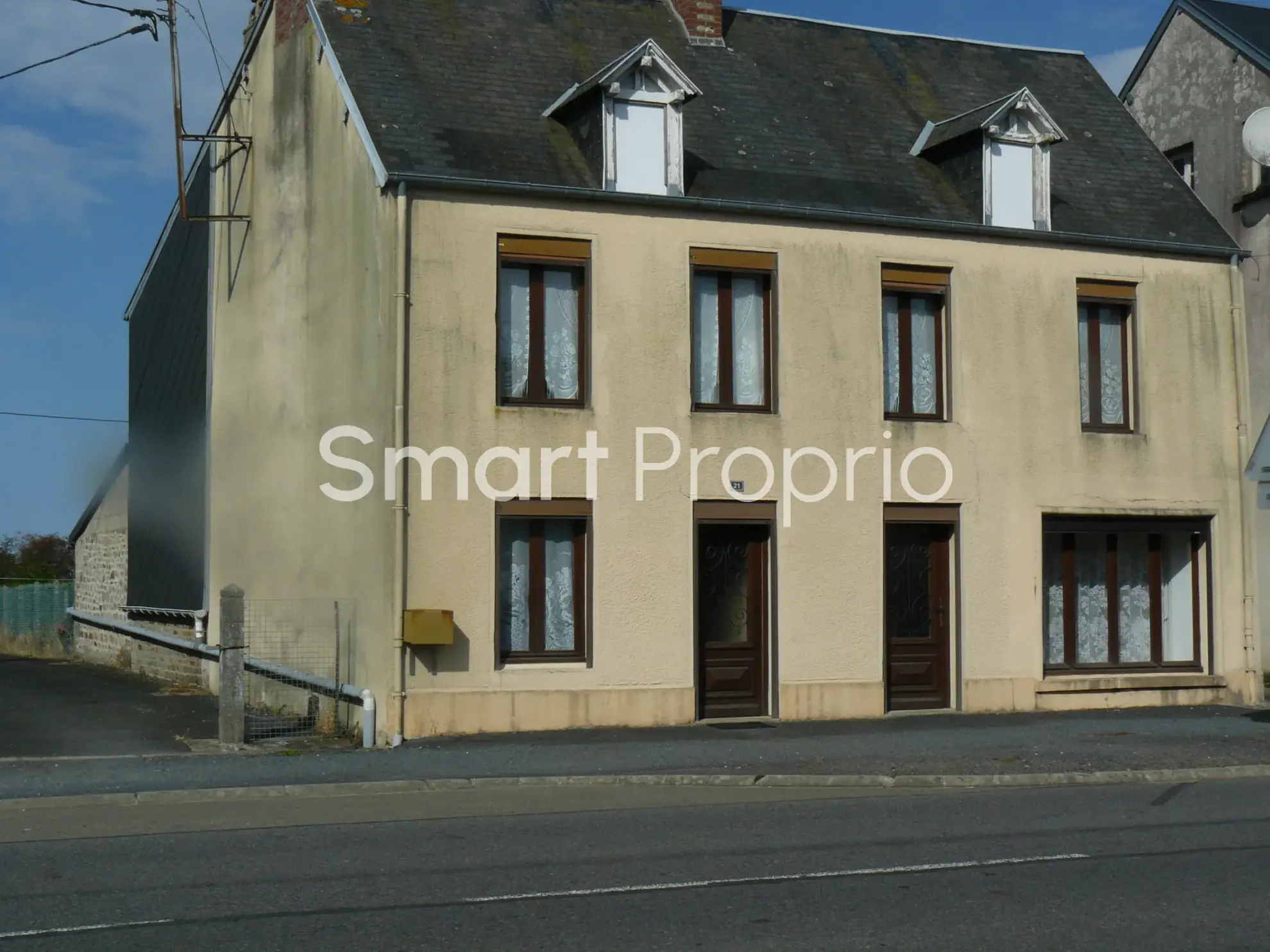 Grande maison de village à Souleuvre en Bocage avec 4 chambres et véranda 